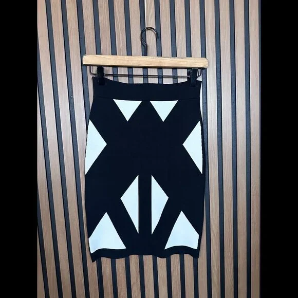 New BCBG Maxazria Skirt Small Natalee Black White Santana Knit Straight Pencil